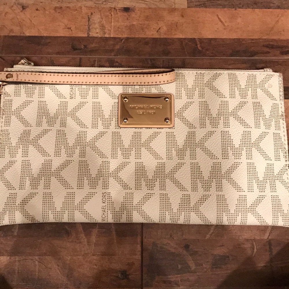 Michael Kors Wristlet